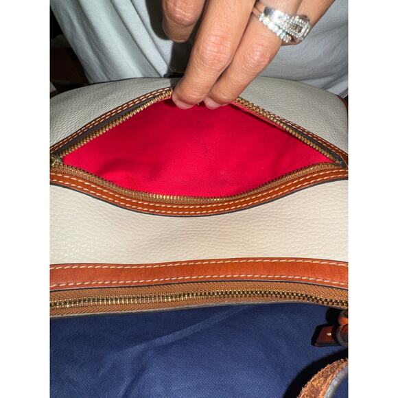 Dooney & Bourke Pebble Piper cream Crossbody Bag  Extra strap+ Dust bag EUC - Picture 16 of 16